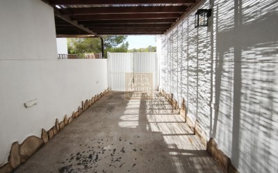 Beautiful, fully refurbished apartment with spacious terraces.